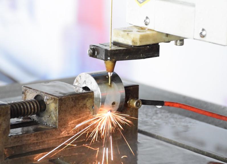 如何在難加工材料、曲面、斜面等異形面穿孔加工