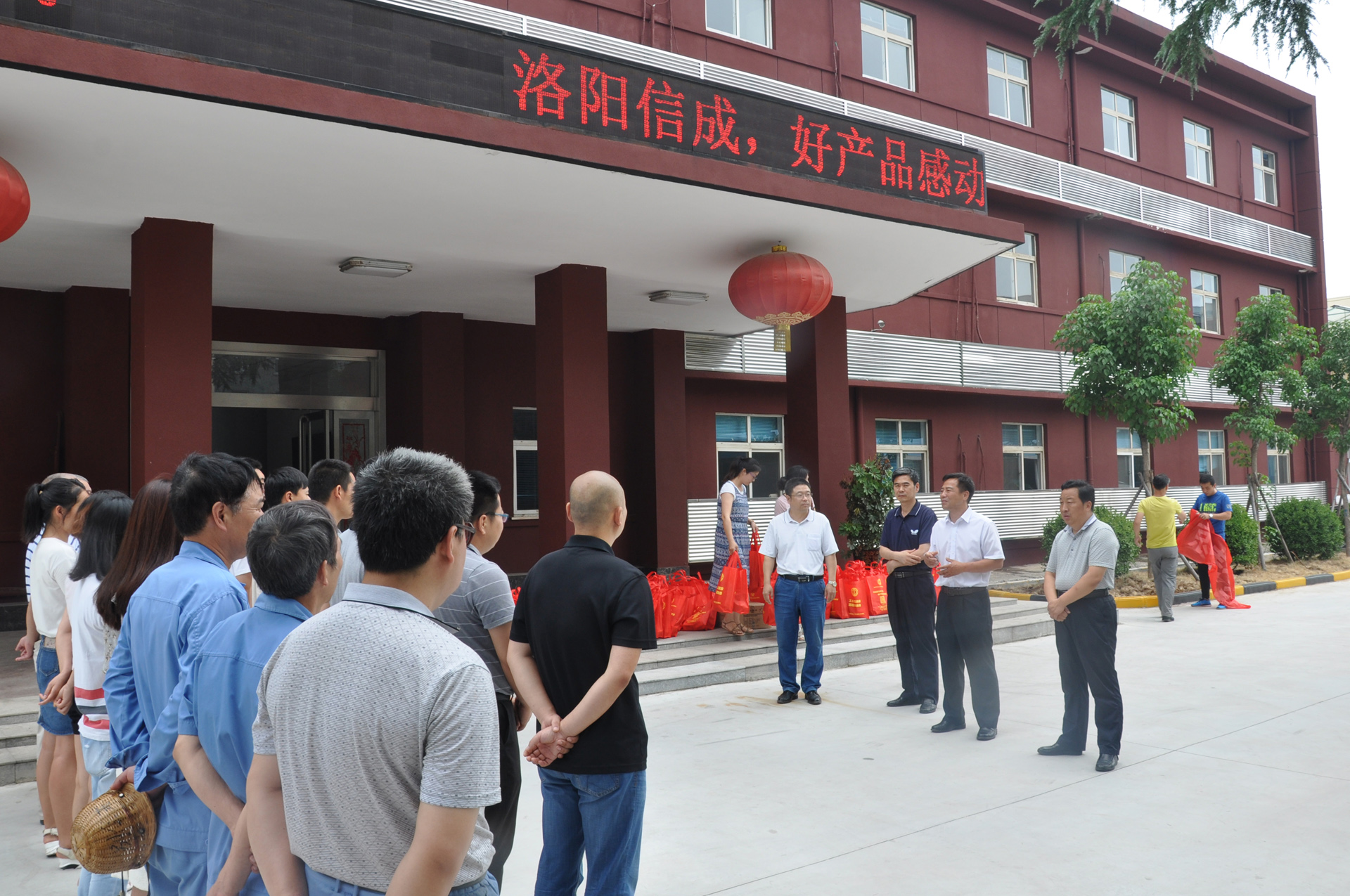 1501140844398582.jpg 工會送清涼41920.jpg