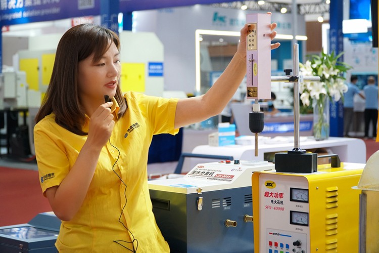 1599815075772738.jpg 【資料】北京展現(xiàn)場(chǎng)直播圖片素材K0911張曉燕 (1).jpg